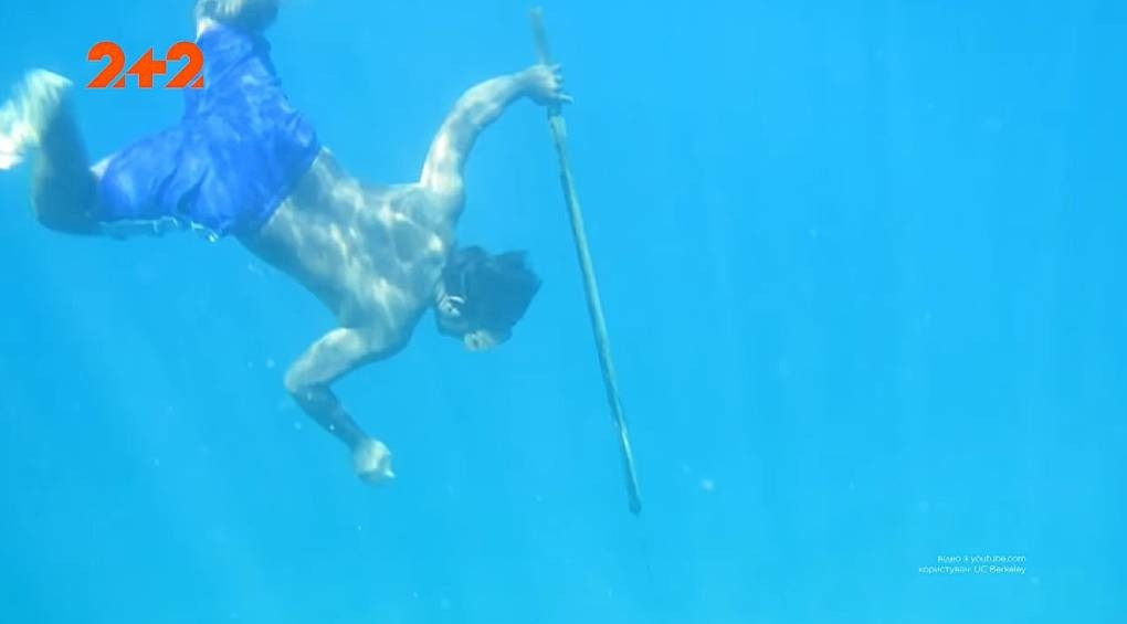 В Юго-Восточной Азии живет племя «людей-амфибий», без акваланга ныряющих на 80-метровую глубину