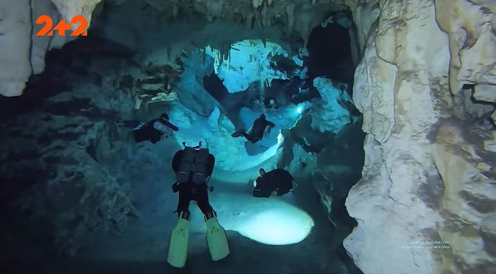 «Я оглядываюсь, а никого нет»: ведущий известного тревел-шоу рассказал, как потерялся в подводных пещерах на глубине 15 метров