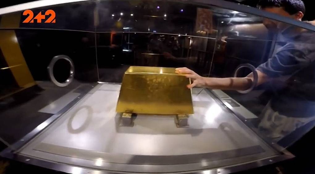 Найбільший злиток золота у світі: компанія Mitsubishi відлила золоту цеглину вагою 250 кілограмів