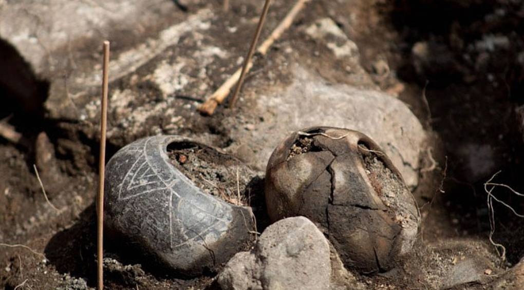 Тайны древней культуры: археологи нашли неповрежденную 3000-летнюю гробницу в Андах