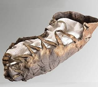 Створений у другому столітті до нашої ери: дослідники знайшли дитячий черевик, якому понад 2000 років