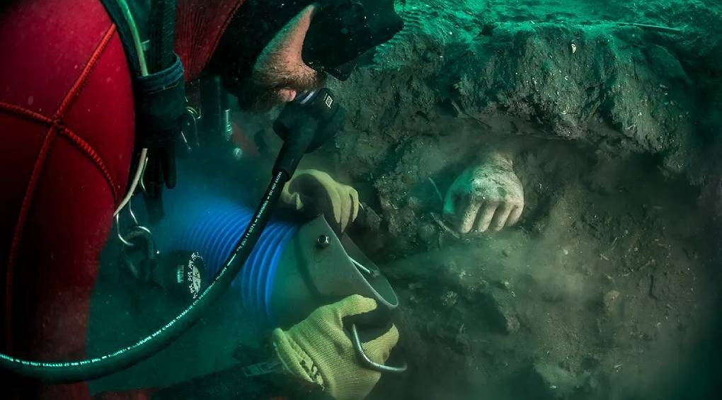 Давно утраченные сокровища и храм обнаружили подводные археологи среди затонувшего древнего города в Египте