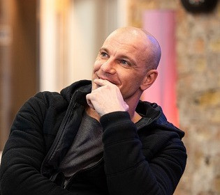 Актер Павел Вишняков рассказал о своем благотворительном фонде, изучении украинского и об «Опер по вызову-6»