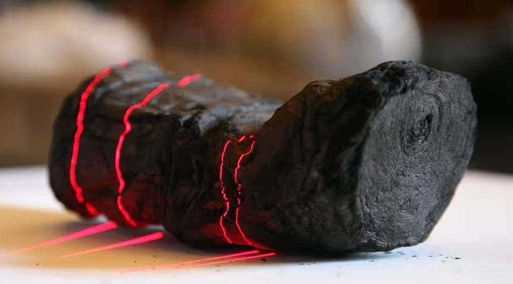 Открытие века: ИИ помог ученым расшифровать слово древней рукописи из библиотеки, опаленной вулканом Везувий