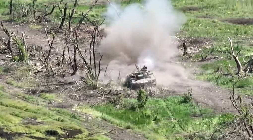 Трофейные танки и самодельная «кольчуга»: как работают танкисты-штурмовики на передовой в Украине?