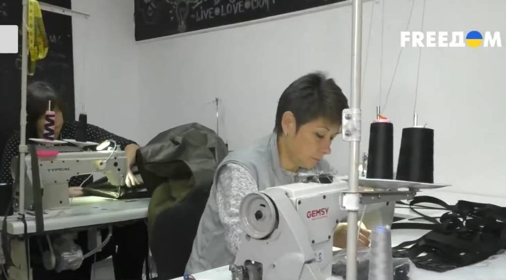 Сила швейного мастерства: как запорожские преподаватели поддерживают украинских защитников