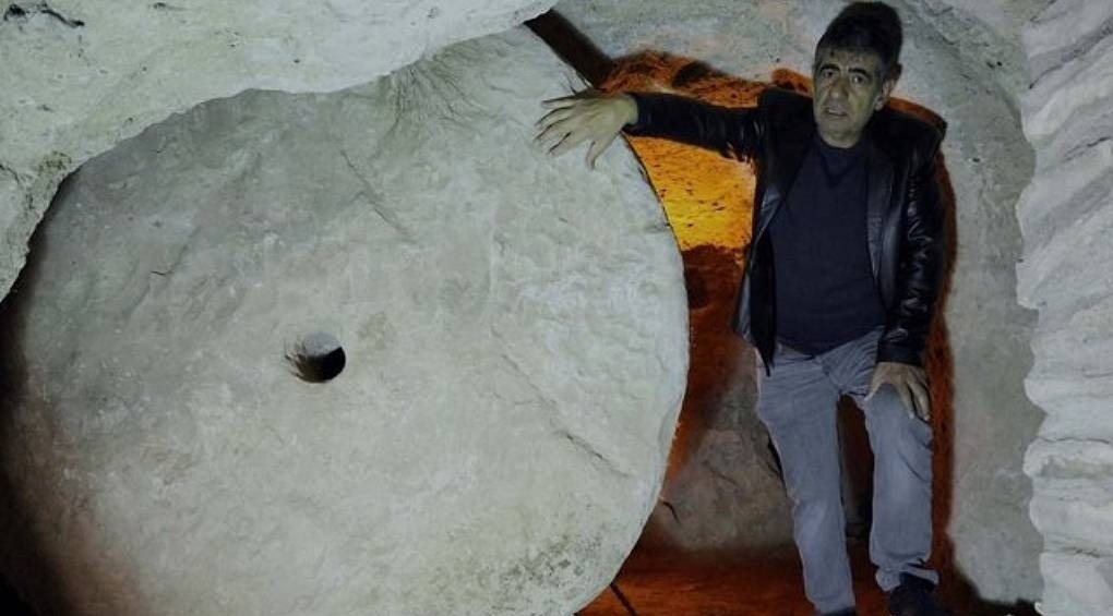 57-летний житель Турции неожиданно раскопал под своим домом 2000-летний подземный город