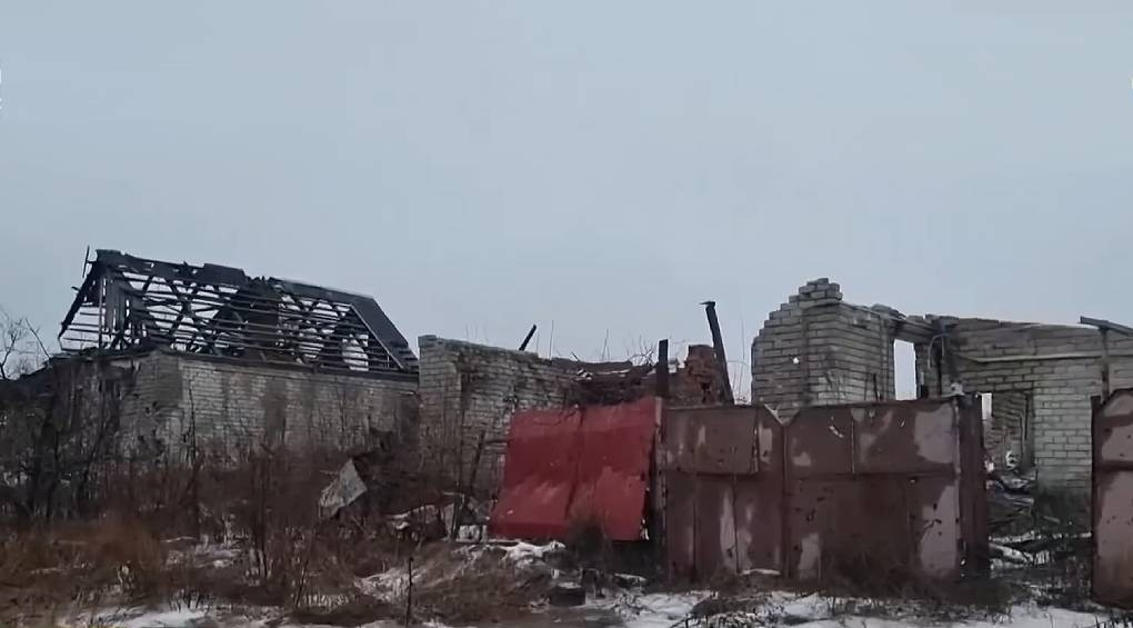 Нові модульні будиночки для постраждалих на сході України встановлюють волонтери з Полтави