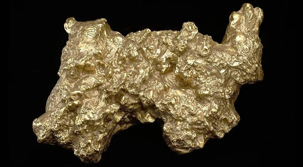 Потрясающие золотые сокровища мира: истории найденных гигантских самородков, весом как взрослый человек
