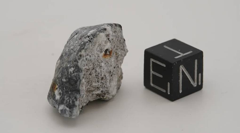 Мог прилететь с другой планеты: ученые изучают редкий метеорит, который взорвался над Германией