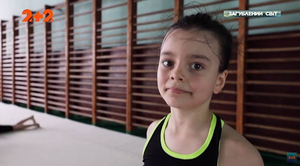 Ракета змінила життя, але не зламала дух: 7-річна гімнастка, втративши ніжку, не припинила займатися спортом