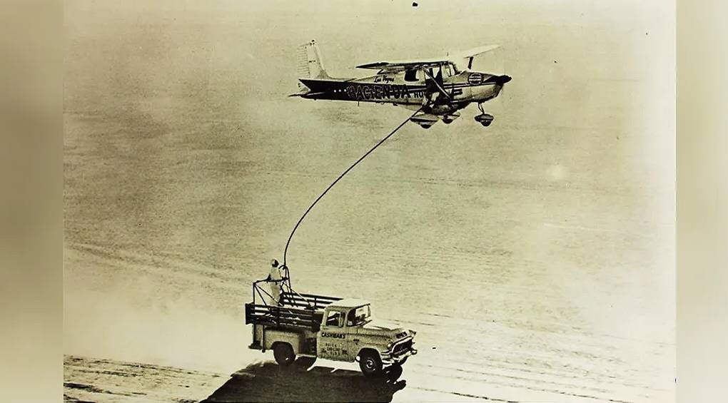 Злетів 1958 року, а приземлився 1959: історія найдовшого польоту літака у світі, який тривав 64 дні