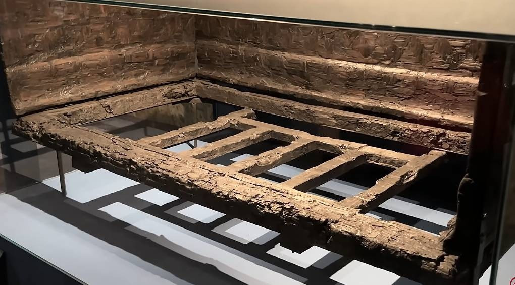 Деревянная мебель из Геркуланума хранилась под слоем пепла после извержения Везувия с 79 года н.э.