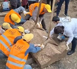 В Турции обнаружили редкий римский саркофаг со знаком «мальтийского креста»