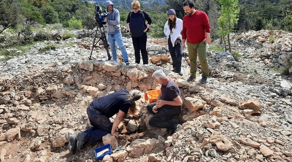 Неожиданный археологический сюрприз: в Хорватии в одном месте обнаружили два древних шлема разных веков