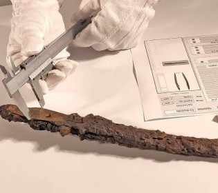 Найден в вертикальном положении в земле 1000-летний испанский «Эскалибур», имеет исламское происхождение