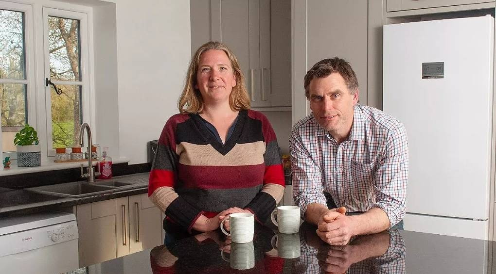 Несподівана знахідка: подружжя з Англії під час ремонту на своїй кухні виявили майже 400-річний скарб
