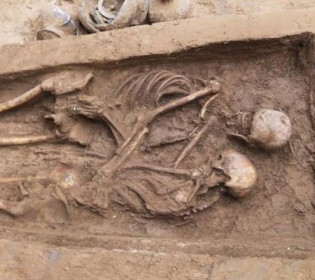 На півночі Китаю знайдено гробницю закоханих, які обіймаються понад 1600 років