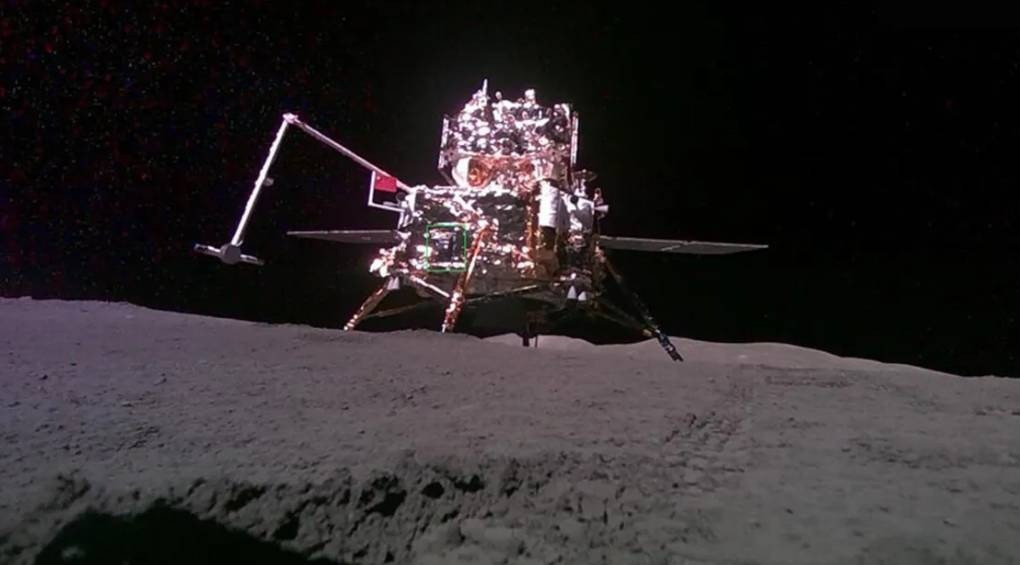 Впервые в истории: Китай собрал и успешно доставил на Землю образцы с обратной стороны Луны