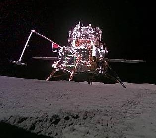 Вперше в історії: Китай зібрав і успішно доправив на Землю зразки зі зворотного боку Місяця
