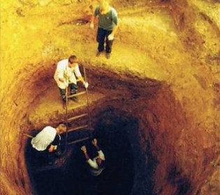 Загадочные шахты Африки: людям каменного века орудия и технологии дали пришельцы?