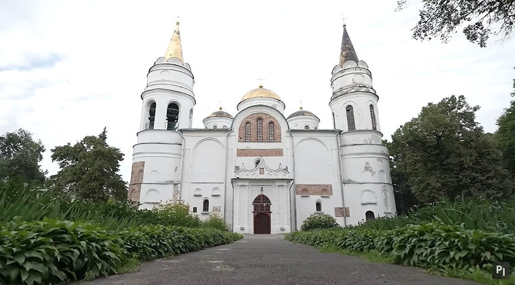 Московські попи перетворили Спасо-Преображенський собор у Чернігові на смітник: стан святині – шокуючий