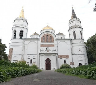 Московські попи перетворили Спасо-Преображенський собор у Чернігові на смітник: стан святині – шокуючий