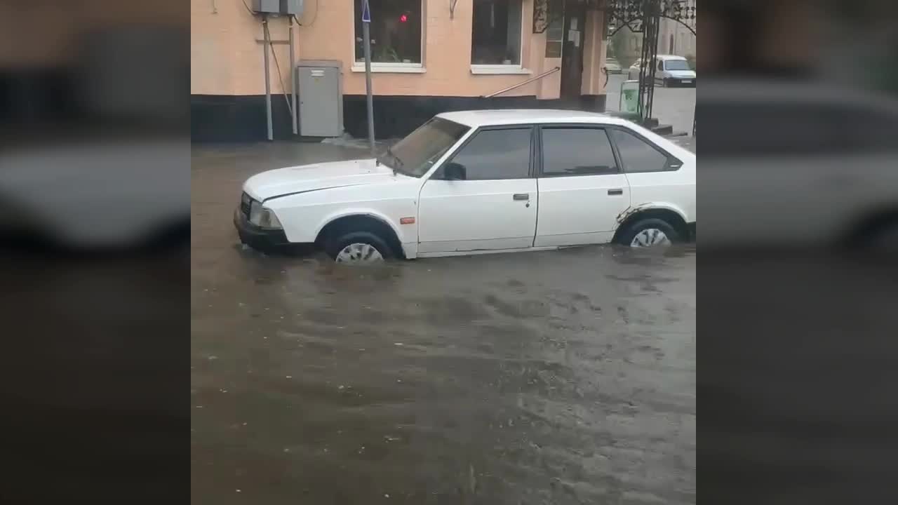 В Харькове затопило улицы