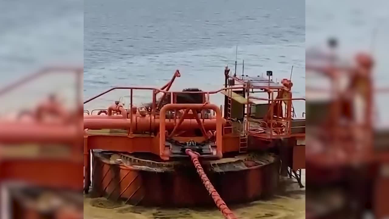 Разлив нефти в Черном море