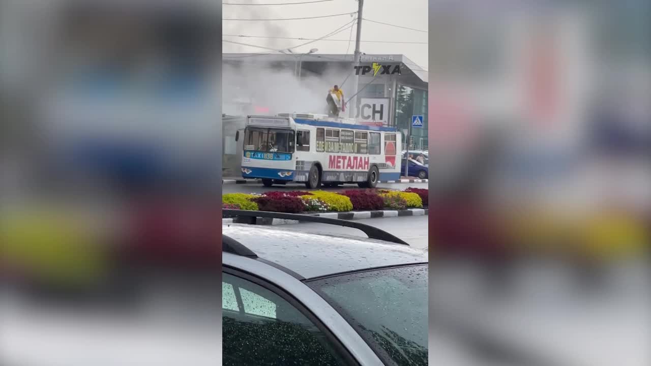 В Харькове молния попала в троллейбус