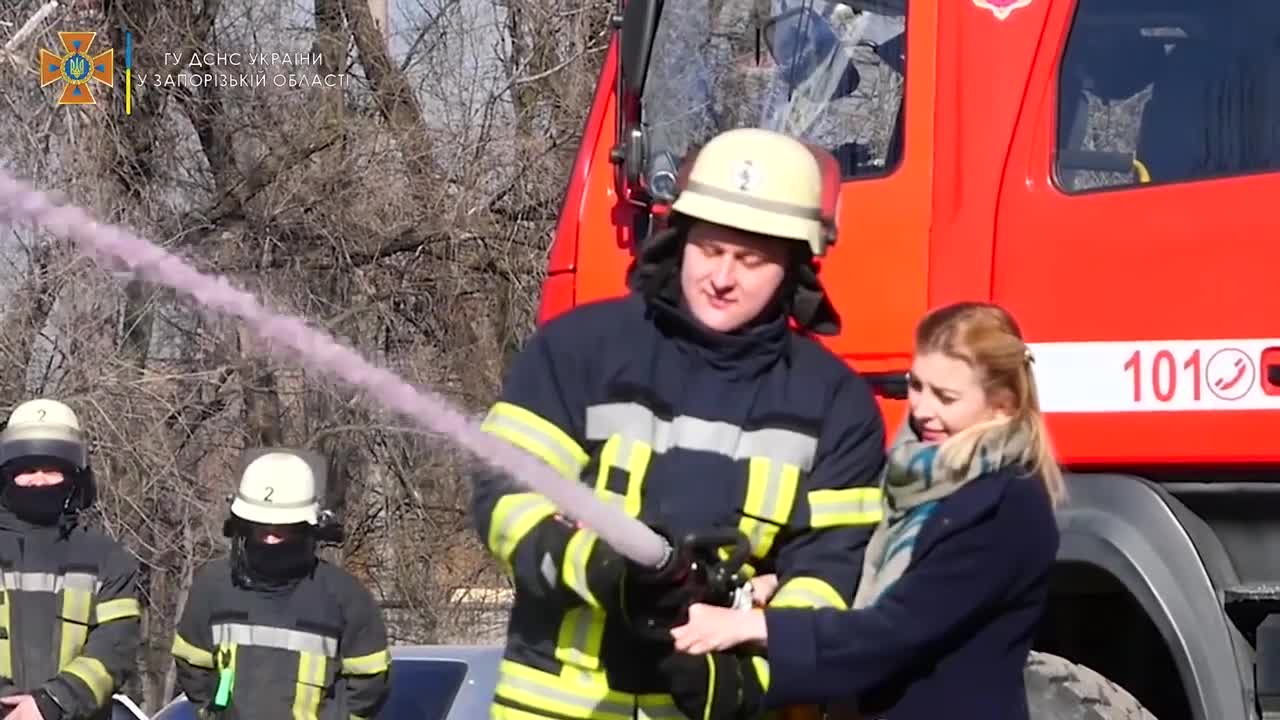 В день влюбленных спасатель с женой креативно узнали пол своего будущего  ребенка