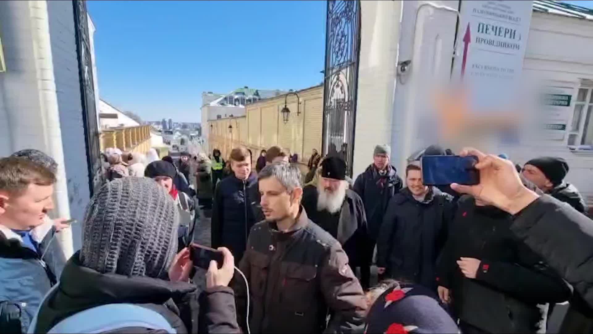 Митрополит Павел угрожает СМИ палкой