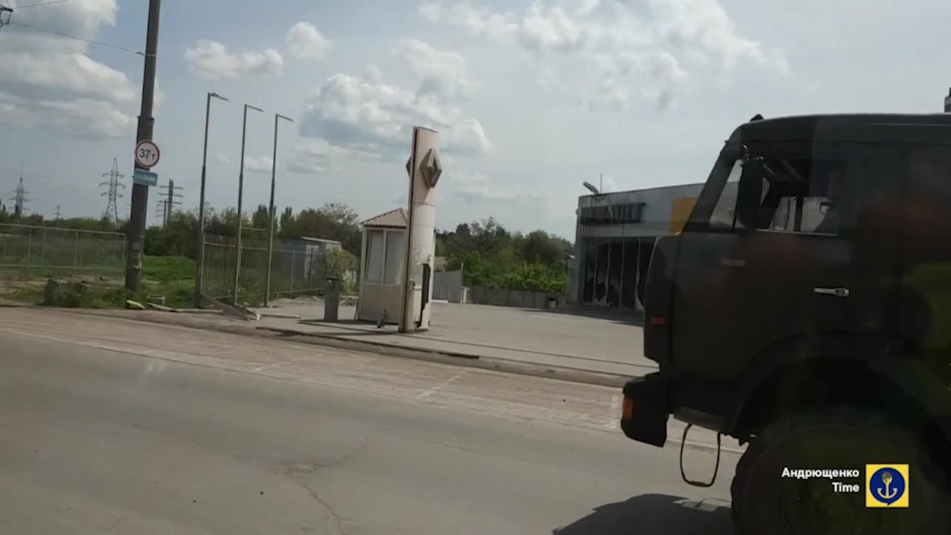 Оккупанты снова стягивают военных в Мариуполь