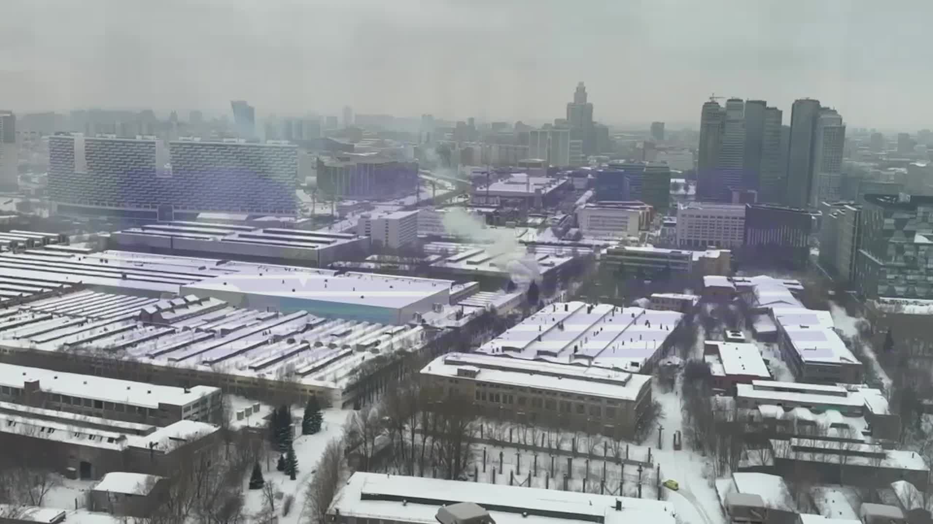 В Москве горит завод 